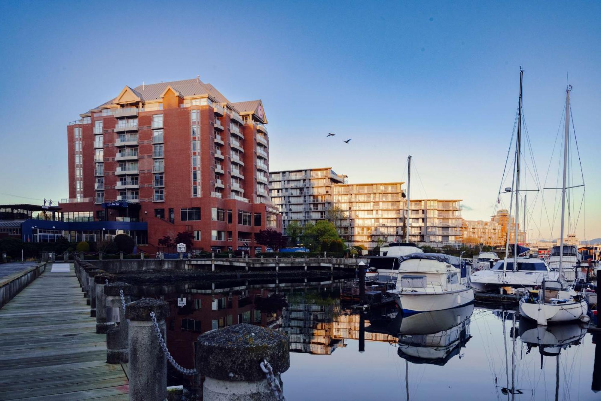 Coast Victoria Hotel & Marina By Apa Exterior foto